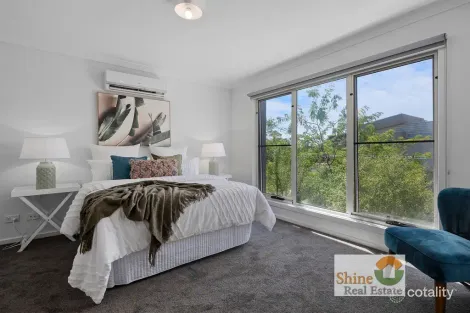 Property photo of 11 Aviara Walk Cranbourne VIC 3977