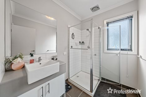 Property photo of 14 Burssi Circuit Doreen VIC 3754