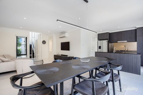 Property photo of 9/1 Ancora Crescent Hope Island QLD 4212