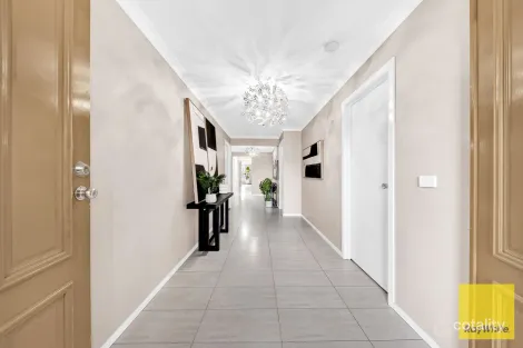 Property photo of 33 Finsbury Crescent Manor Lakes VIC 3024