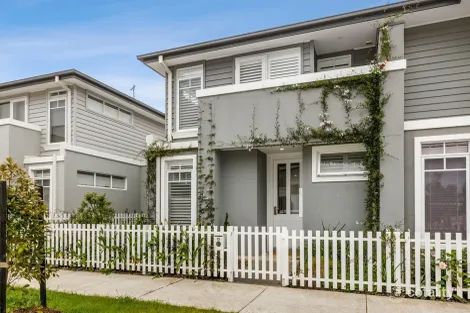 15 Monterey St, Armstrong Creek, VIC 3217