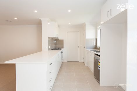 Property photo of 16 Brookfields Mews Lavington NSW 2641