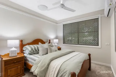 Property photo of 8 Omeo Grove Karana Downs QLD 4306
