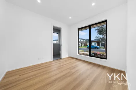 Property photo of 8 Vivero Road Wyndham Vale VIC 3024
