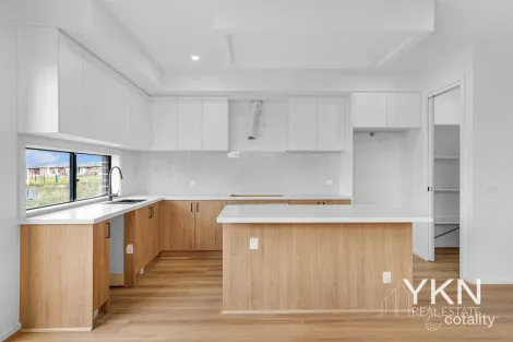 Property photo of 8 Vivero Road Wyndham Vale VIC 3024