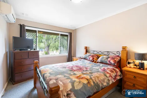 Property photo of 4 Drayton Court Kelmscott WA 6111