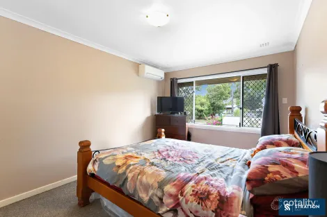 Property photo of 4 Drayton Court Kelmscott WA 6111