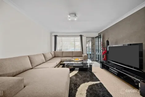 Property photo of 4/5 Ahern Street Labrador QLD 4215