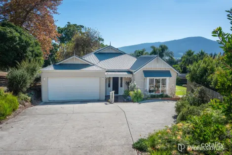 54 Braeside Dr, Launching Place, VIC 3139