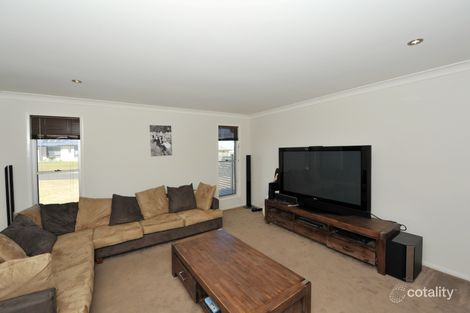 Property photo of 8 Pelling Court Westbrook QLD 4350