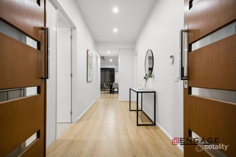 Property photo of 10 Masters Crescent Mambourin VIC 3024