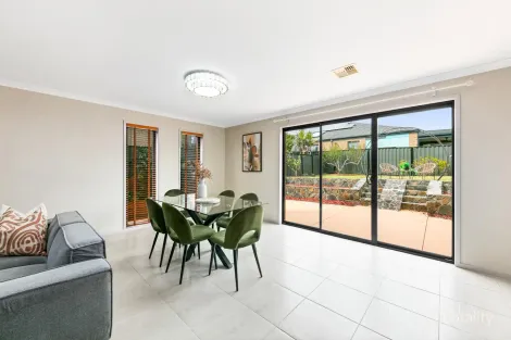 Property photo of 11 Baronial Way Craigieburn VIC 3064