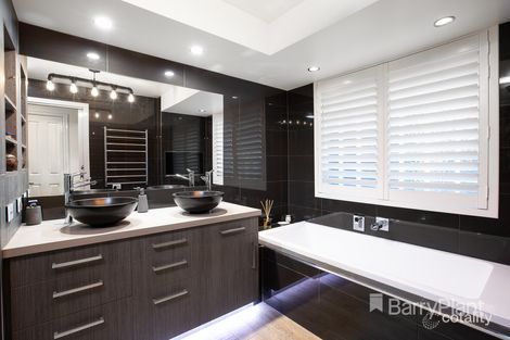 Property photo of 21 Maygrand Close Kilsyth South VIC 3137