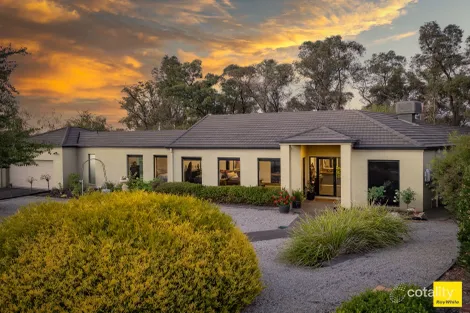 Property photo of 10 Golden Glade Strathdale VIC 3550