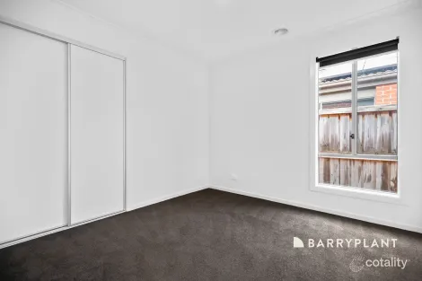 Property photo of 3 McKenna Place Pakenham VIC 3810