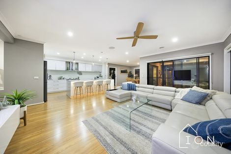 Property photo of 22 Tulliallan Boulevard Cranbourne North VIC 3977