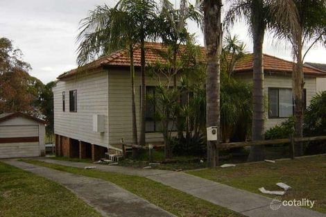 30 Middle Point Rd, Bolton Point, NSW 2283