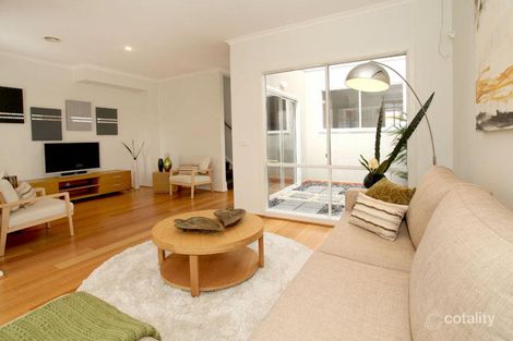 Property photo of 2 Tulloch Grove Glen Waverley VIC 3150