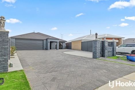 Property photo of 5 Loseto Link Piara Waters WA 6112