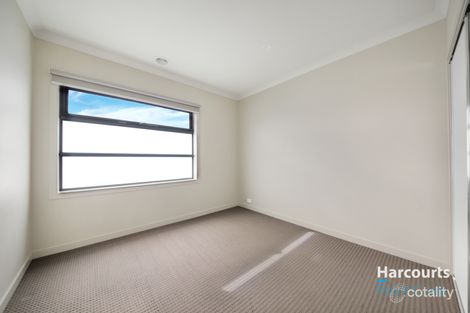 Property photo of 16 Tattersalls Lane Point Cook VIC 3030
