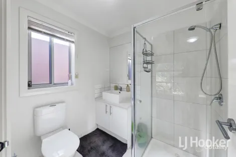 Property photo of 6 Robinson Drive Weir Views VIC 3338