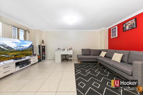 Property photo of 1/27 Rogan Crescent Prairiewood NSW 2176