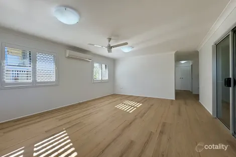 1/2 Doblo Ave, Norman Gardens, QLD 4701