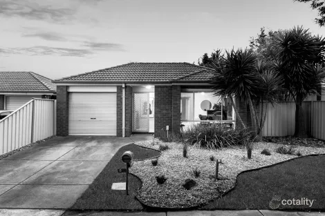 Property photo of 8 Hindmarsh Drive Wyndham Vale VIC 3024