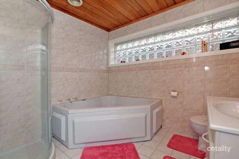 39 Elmhurst Rd, Gladstone Park, VIC 3043