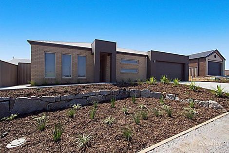 2 Alison Bvd, Epsom, VIC 3551