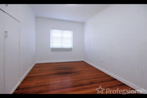 Property photo of 4 Robertson Road Eastern Heights QLD 4305