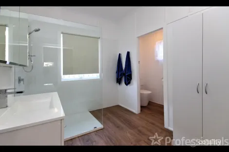 Property photo of 4 Robertson Road Eastern Heights QLD 4305
