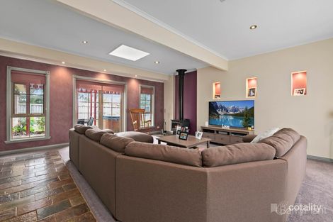 Property photo of 6 Tanunda Close Narre Warren VIC 3805