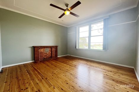 Property photo of 18 Tresnan Street Unanderra NSW 2526