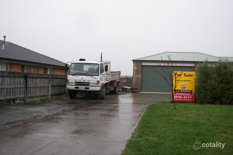 Property photo of 2 Essex Court Cranbourne East VIC 3977