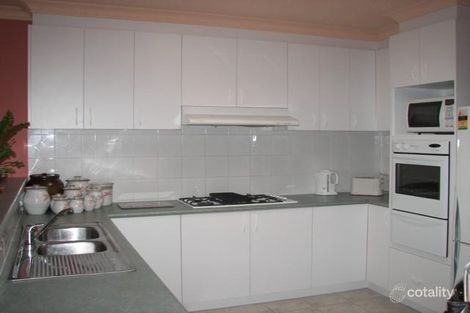 Property photo of 2 Essex Court Cranbourne East VIC 3977