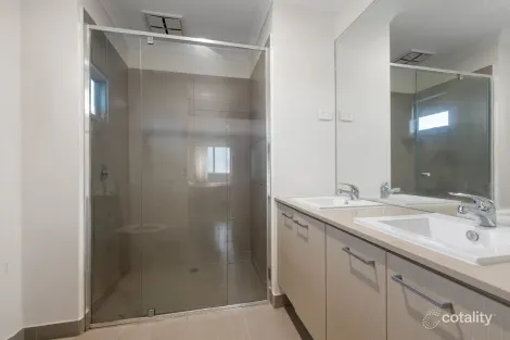 Property photo of 14 Shelduck Grove Werribee VIC 3030