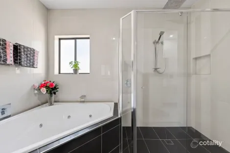 Property photo of 22 Cazneaux Crescent Weston ACT 2611