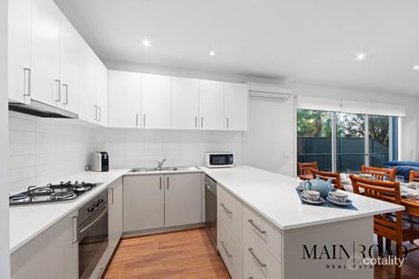 Property photo of 14/1-5 The Close Caroline Springs VIC 3023