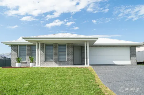 4 Auvergne Way, Old Bar, NSW 2430