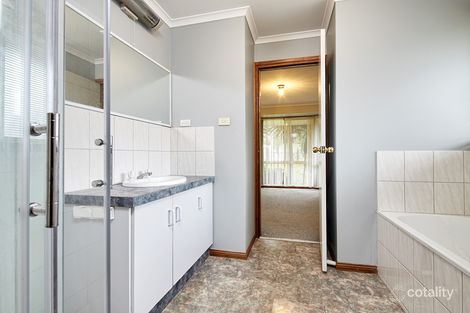 Property photo of 13 Walker Drive Drouin VIC 3818