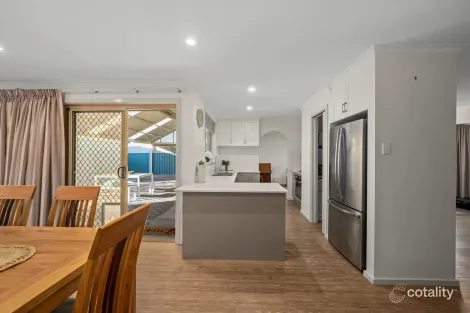 Property photo of 11 Simon Court Aberfoyle Park SA 5159