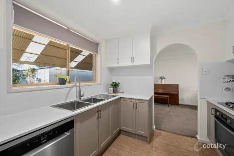 Property photo of 11 Simon Court Aberfoyle Park SA 5159