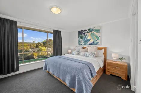 Property photo of 11 Simon Court Aberfoyle Park SA 5159