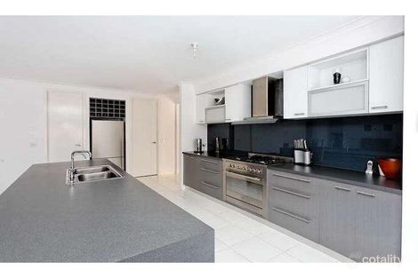 Property photo of 10 Lakewood Place Berwick VIC 3806