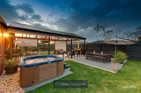 Property photo of 35 Dunferline Crescent Cranbourne VIC 3977