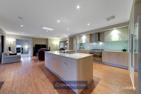 Property photo of 35 Dunferline Crescent Cranbourne VIC 3977