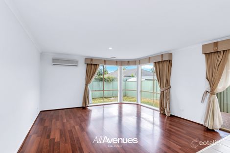 Property photo of 10 Oak Post Place Cranbourne East VIC 3977