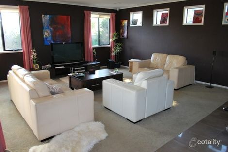 Property photo of 5 Mawson Walk Sandhurst VIC 3977