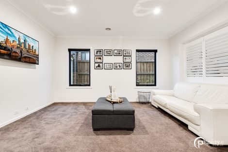 Property photo of 28 Nixon Drive Berwick VIC 3806